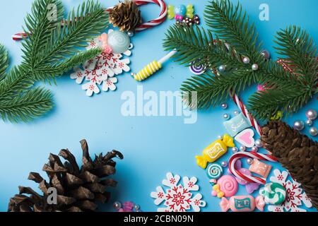 New Year Design-Konzept flach Lay Draufsicht. Weihnachten blau Hintergrund copy space Stockfoto