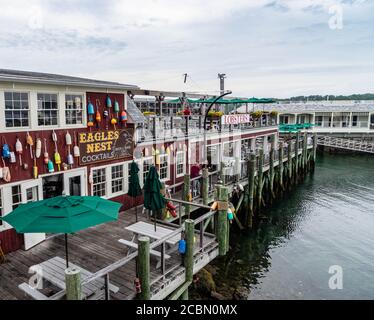 Bar Harbor, Maine/USA - 23. Juli 2020: Restaurant im Freien für Stewman's Lobster Pound, ein berühmtes Restaurant. Stockfoto