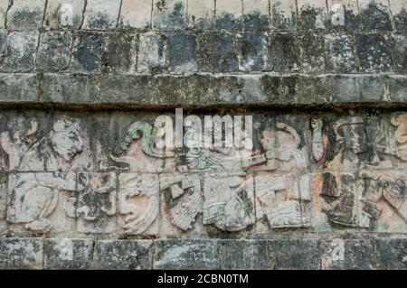 Reliefschnitzerei eines jaguar im Tempel von Der Krieger in der Archäologischen Zone Chichen Itza (UNESCO-Weltkulturerbe) auf dem Yucatan Peninsul Stockfoto