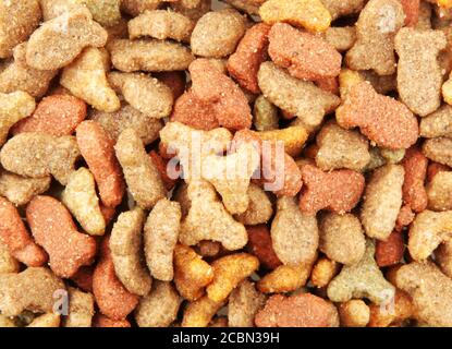 Draufsicht auf einen Haufen trockener Tiernahrung Stockfoto