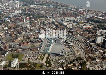 Luftaufnahme des Stadtzentrums von Hull mit St. Stephen's Shopping Im Vordergrund in der Mitte hervorstehend Stockfoto