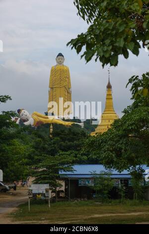 Laykyun Sekkya, der riesige Buddha in Monywa, Myanmar. Die drittgrößte Statue der Welt, 116 Meter hoch, hat ein Museum von 31 Etagen Stockfoto