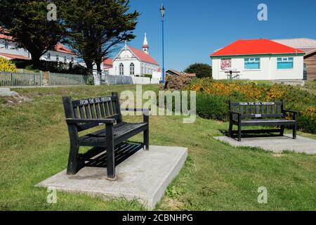 Victory Green ist ein attraktiver Landstrich entlang der Hafenmauer in Port Stanley, Falkland Islands (Islas Malvinas), Großbritannien Stockfoto