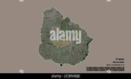 Entsättigte Form von Uruguay mit seiner Hauptstadt, Hauptregionalteilung und dem abgetrennten Durazno-Gebiet. Beschriftungen. Satellitenbilder. 3D-Rendering Stockfoto