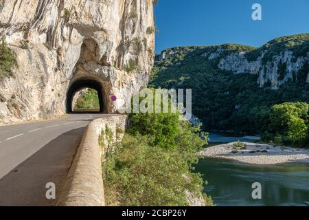 Ardeche Frankreich, Ansicht des Narural Bogens in Vallon Pont D'Arc in Ardeche Canyon in Frankreich Stockfoto