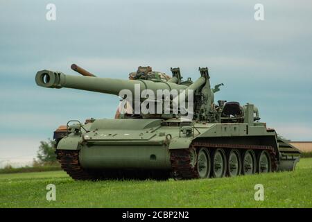 CONCORDIA KANSAS - 15. JULI 2020: Ein pensionierter Tank auf dem Blosser Municipal Airport-CNK aus für die Anzeige Stockfoto