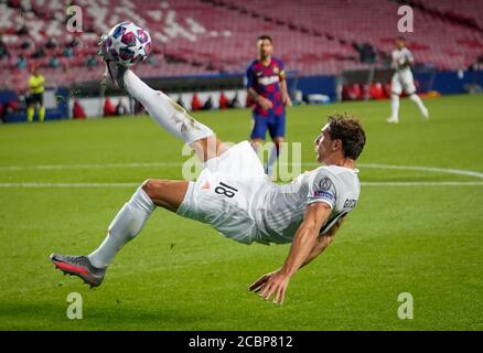 Lissabon, Lissabon, Portugal, 14. August 2020. Fallrückzieher Leon Goretzka (München) im Viertelfinale der UEFA Champions League Finalturnier FC BAYERN MÜNCHEN - FC BARCELONA in der Saison 2019/2020, FCB, München, Barca © Peter Schatz / Alamy Live News / Pool - die UEFA-VORSCHRIFTEN VERBIETEN DIE VERWENDUNG VON FOTOS als BILDSEQUENZEN und/oder QUASI-VIDEO - Nationale und internationale Nachrichtenagenturen AUSSCHLIESSLICH zur redaktionellen Verwendung Stockfoto