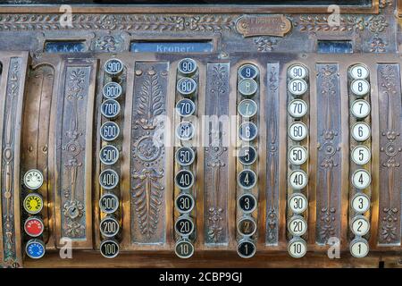 Antike, mechanische Registrierkasse, Schlüssel mit Betrag, Nummer, Dekoration, Deutschland Stockfoto