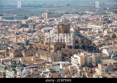 Blick von der Alhambra auf die Kathedrale von Granada, Granada, Andalusien, Spanien Stockfoto