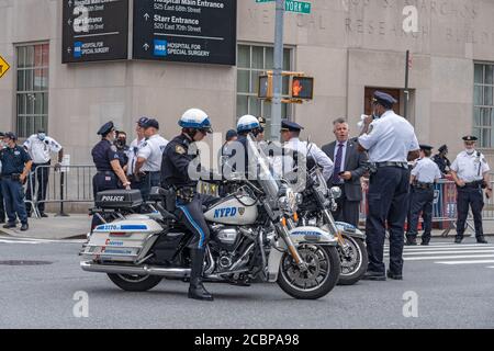 NEW YORK, NY - 14. AUGUST 2020: US-Präsident Donald J. Trump besucht Bruder Robert Trump, 72, einen Tag vor seinem verstorbenen Sohn im Krankenhaus. Stockfoto