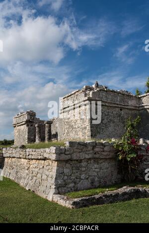 Das Haus der Chultun in den Ruinen der Maya-Stadt Tulum an der Küste des Karibischen Meeres. Tulum National Park, Quintana Roo, Mexiko. It Stockfoto
