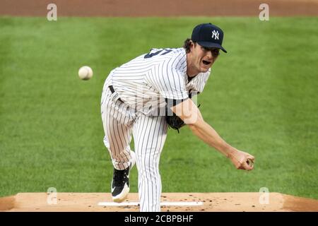 Bronx, Usa. August 2020. New York Yankees Startpitcher Gerrit Cole pitchiert im ersten Inning gegen die Boston Red Sox im Yankee Stadium am Freitag, 14. August 2020 in New York City. Foto von Corey Sipkin/UPI Credit: UPI/Alamy Live News Stockfoto