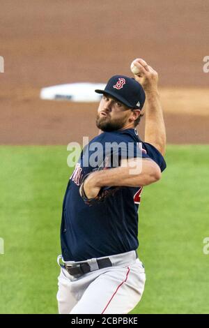 Bronx, Usa. August 2020. Boston Red Sox Pitcher Colten Brewer pitches im ersten Inning gegen die New York Yankees im Yankee Stadium am Freitag, 14. August 2020 in New York City. Foto von Corey Sipkin/UPI Credit: UPI/Alamy Live News Stockfoto