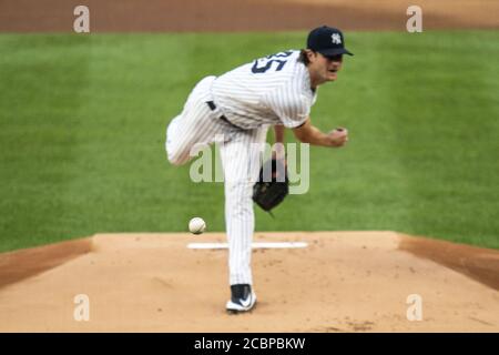 Bronx, Usa. August 2020. New York Yankees Startpitcher Gerrit Cole pitchiert im ersten Inning gegen die Boston Red Sox im Yankee Stadium am Freitag, 14. August 2020 in New York City. Foto von Corey Sipkin/UPI Credit: UPI/Alamy Live News Stockfoto