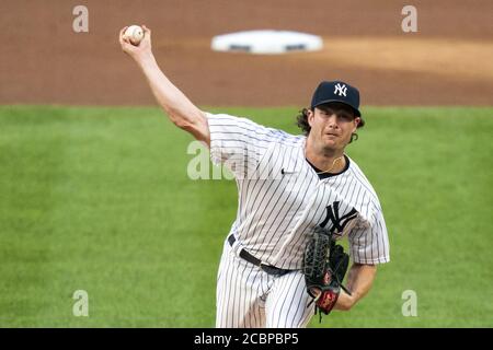 Bronx, Usa. August 2020. New York Yankees Startpitcher Gerrit Cole pitchiert im ersten Inning gegen die Boston Red Sox im Yankee Stadium am Freitag, 14. August 2020 in New York City. Foto von Corey Sipkin/UPI Credit: UPI/Alamy Live News Stockfoto