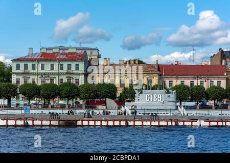 Sankt Petersburg, Museum U-Boot S-189 am Ufer des Leutnants Schmidt Stockfoto