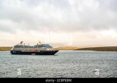 Azamara Pursuit vor der Küste der Falklandinseln verankert Stockfoto