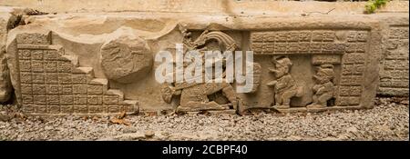 Detail aus der Hierglyphen Treppe des Tempels 33 in den Ruinen der Maya-Stadt Yaxchilan am Usumacinta-Fluss in Chiapas, Mexiko. Stockfoto