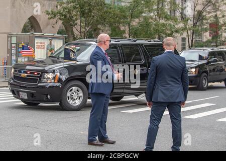 New York, Usa. August 2020. US-Präsident Donald Trumps Autokolonne kommt im New Yorker Presbyterian Hospital an.Präsident Trump besucht seinen jüngeren Bruder Robert Trump, 72, der laut dem Weißen Haus schwer krank ist. Präsident Trump wurde nicht in der traditionellen "Beast" Limousine transportiert. Kredit: SOPA Images Limited/Alamy Live Nachrichten Stockfoto