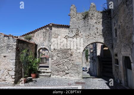 Pesche - Porta del borgo Stockfoto