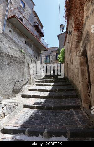 Pesche - Scala verso il castello Stockfoto