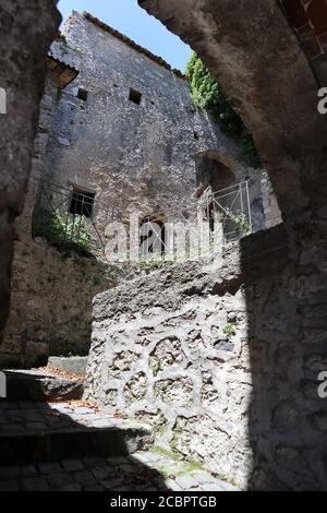 Pesche - Scorcio del borgo fortificato Stockfoto