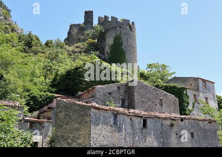 Pesche - Scorcio del castello Stockfoto