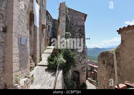 Pesche - Scorcio panoramico dai vicoli del borgo Stockfoto