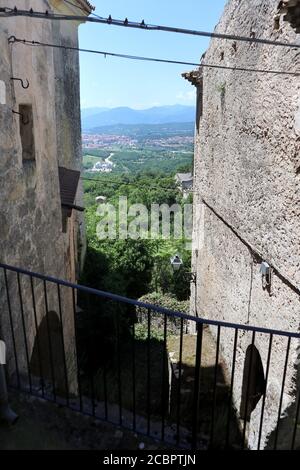 Pesche - Scorcio panoramico dai vicoli del paese Stockfoto