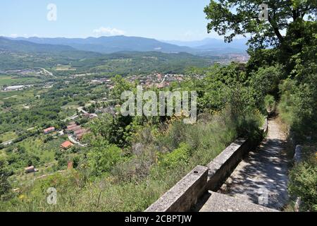 Pesche - Scorcio panoramico dal sentiero del castello Stockfoto