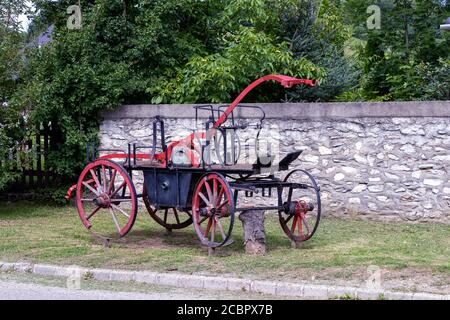 Oldtimer Feuerwehrauto, mit manueller Wasserpumpe Stockfoto