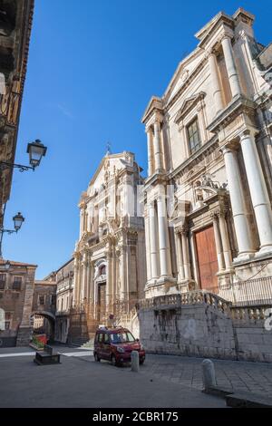 Catania - Die barocke Portale der Kirchen Chiesa di San Benedetto und Chiesa di San Francesco Borgia. Stockfoto