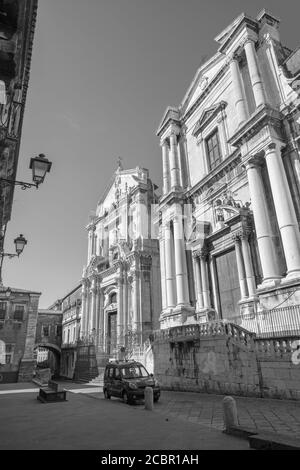 Catania - Die barocke Portale der Kirchen Chiesa di San Benedetto und Chiesa di San Francesco Borgia. Stockfoto