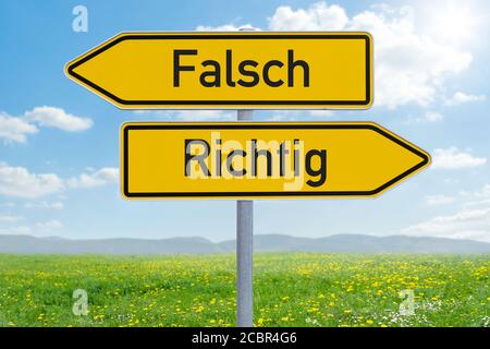 Zwei Richtungsschilder - falsch oder richtig - Falsch oder Richtig (deutsch) Stockfoto