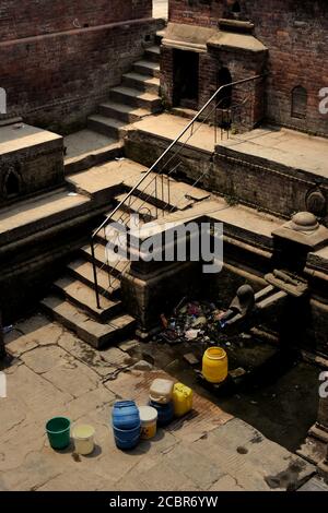 Eine kommunale Wasserstelle in Kathmandu, Bagmati Pradesh, Nepal. Stockfoto