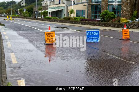 Straßen wegen Überschwemmungen gesperrt, Rosscarbery, West Cork, Irland Stockfoto