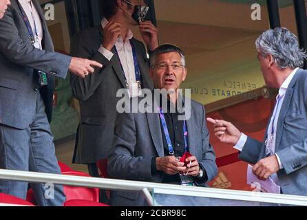 Lissabon, Lissabon, Portugal, 14. August 2020. Herbert HAINER, FCB-Präsident und Ex-CEO Adidas, Frau Angelika, Oliver KAHN, zukünftiger FCB-CEO, im Viertelfinale des UEFA Champions League-Finalturniers FC BAYERN MÜNCHEN - FC BARCELONA 8-2 in der Saison 2019/2020, FCB, München, Barca © Peter Schatz / Alamy Live News / Pool - die UEFA-VORSCHRIFTEN VERBIETEN DIE VERWENDUNG VON FOTOS als BILDSEQUENZEN und/oder QUASI-VIDEO - Nationale und internationale Nachrichtenagenturen AUSSCHLIESSLICH zur redaktionellen Verwendung Stockfoto