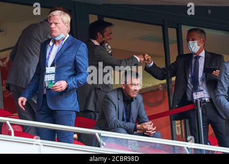 Lissabon, Lissabon, Portugal, 14. August 2020. Herbert HAINER, FCB-Präsident und Ex-CEO Adidas, Frau Angelika, Oliver KAHN, zukünftiger FCB-CEO, im Viertelfinale des UEFA Champions League-Finalturniers FC BAYERN MÜNCHEN - FC BARCELONA 8-2 in der Saison 2019/2020, FCB, München, Barca © Peter Schatz / Alamy Live News / Pool - die UEFA-VORSCHRIFTEN VERBIETEN DIE VERWENDUNG VON FOTOS als BILDSEQUENZEN und/oder QUASI-VIDEO - Nationale und internationale Nachrichtenagenturen AUSSCHLIESSLICH zur redaktionellen Verwendung Stockfoto