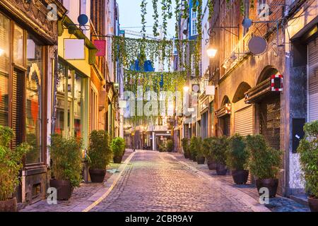 Brüssel, Belgien urige Straßenszene im Morgengrauen. Stockfoto