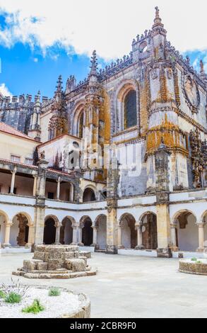 Die aufwendige Pinnacles über die Westfassade der Kirche, Kloster von Christus, Tomar, Portugal Stockfoto