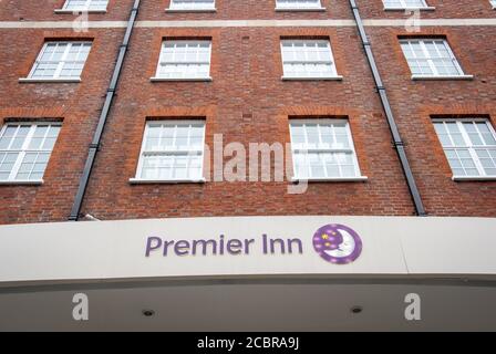 London - Premier Inn Logo, große britische Hotelkette Stockfoto