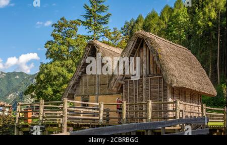 Prähistorische Pfahlbauten (Rekonstruktion), Molina di Ledro (UNESCO-Welterbeliste, 2011), Trentino-Südtirol, Italien. Stockfoto