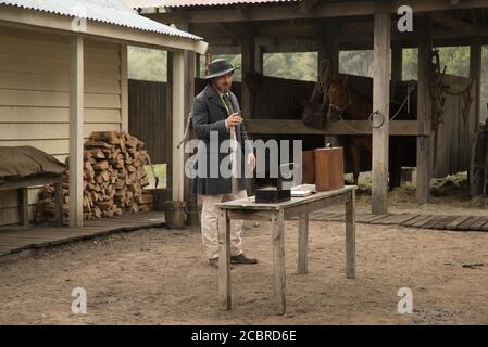 EWEN LESLIE IN DEN KORYPHÄEN (2020). KREDIT: BBC ZWEI/SÜDLICHE LICHTFILME/ARBEITSTITEL FERNSEHEN/ALBUM Stockfoto