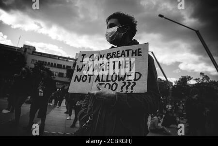 Eindhoven / Niederlande - 06/06/2020 Black Lives Matter Protest in den Niederlanden. Ich kann atmen, warum sind sie nicht erlaubt? Stockfoto