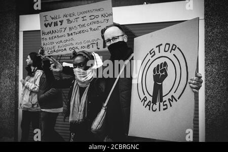 Eindhoven, Niederlande, 6/6/2020 Aktivist-Paar protestiert für Black Lives Matter Demonstration Stockfoto