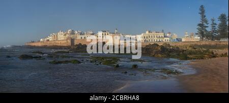 Panorama-Luftaufnahme der Medina von Essaouira am Meer, Marokko Stockfoto