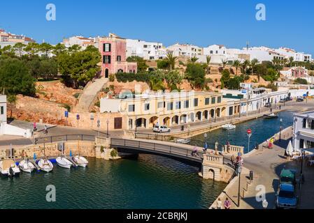 Menorca, Spanien - 15. Oktober 2019: Der Hafen von Ciutadella befindet sich im westlichen Teil der Insel Menorca Stockfoto