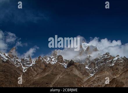 trango Türme und namenlose Türme sind hohe Felsen in Pakistan Landschaften von skardu, hunza Karakorum Bereich in gilgit baltistan, Stockfoto