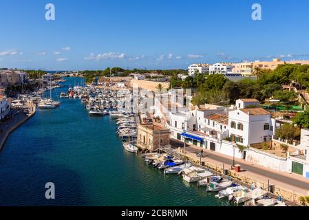 Menorca, Spanien - 15. Oktober 2019: Der Hafen von Ciutadella befindet sich im westlichen Teil der Insel Menorca Stockfoto