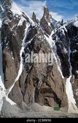 trango Türme und namenlose Türme sind hohe Felsen in Pakistan Landschaften von skardu, hunza Karakorum Bereich in gilgit baltistan, Stockfoto